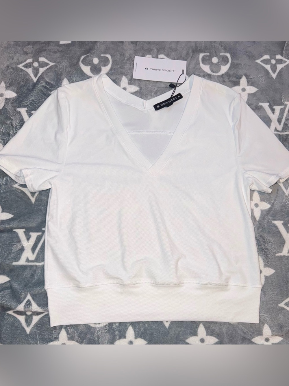 Thrive Societe Women’s White V-Neck crop Top Size Medium